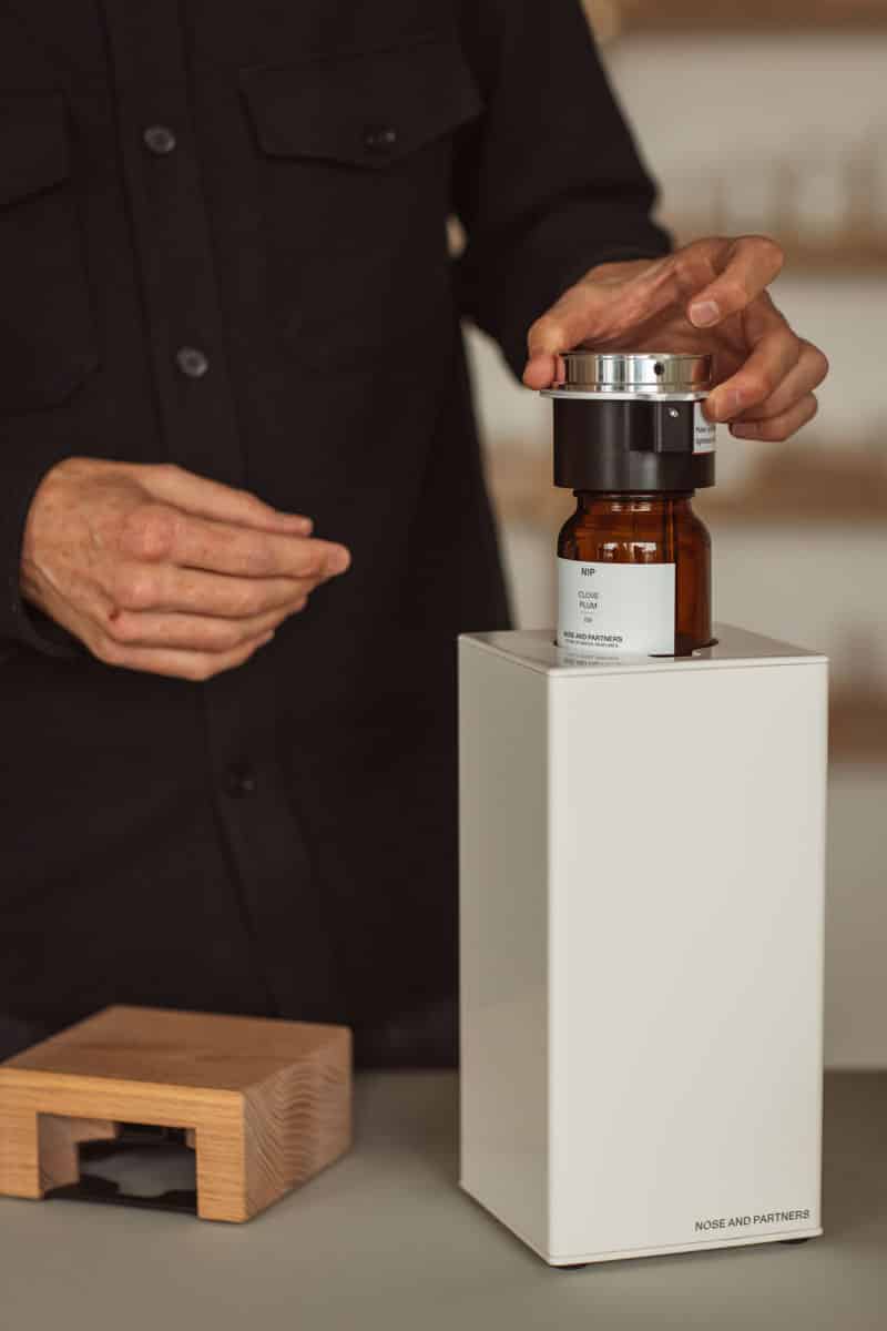 Refill cartridges for scent diffusers
